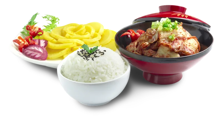 Arroz, pollo y platillos preparados con salsa de soya